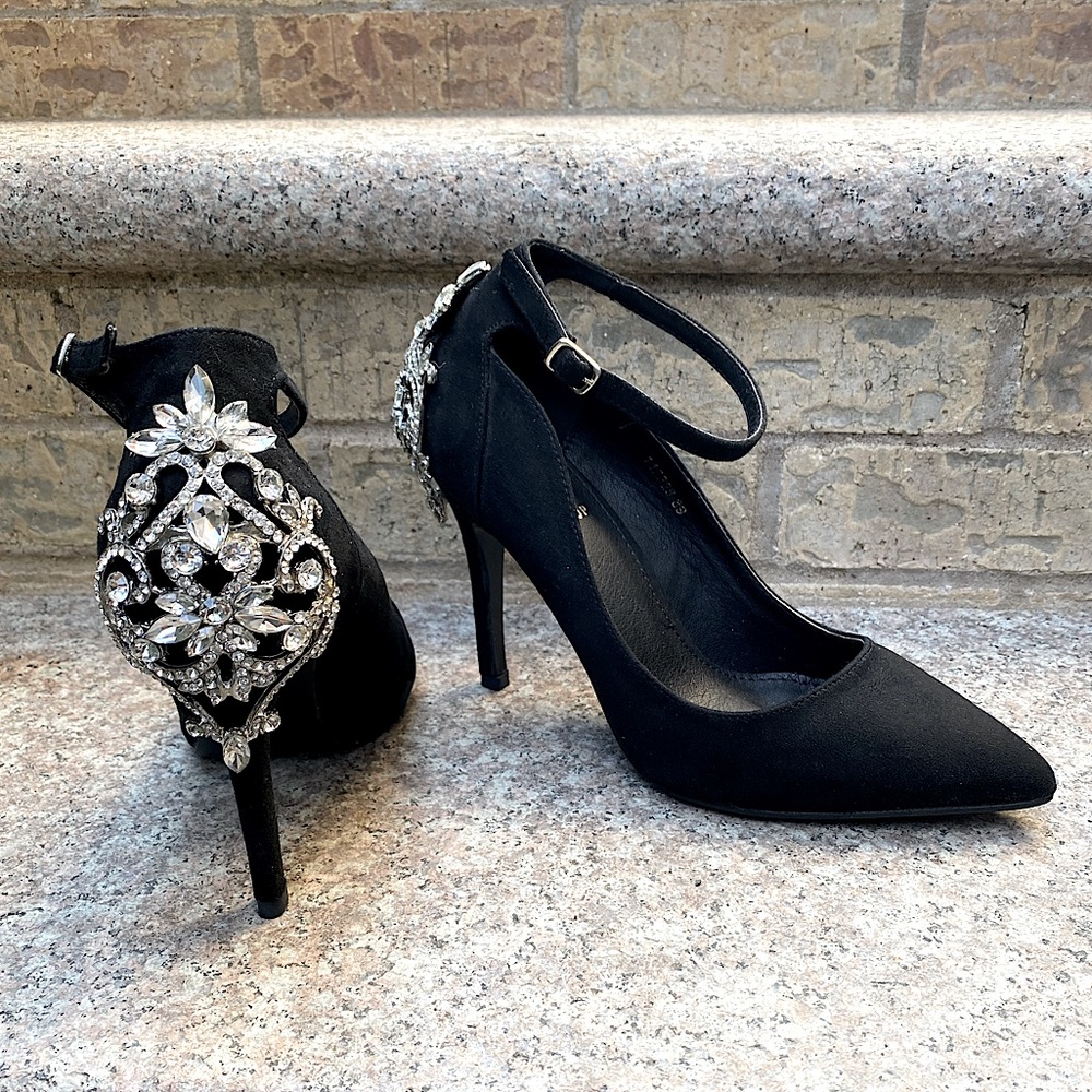 STUNNING Diamond detailed heels